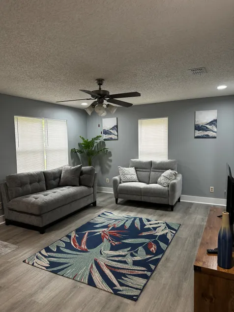 Comfy Home close to Town - Image 1