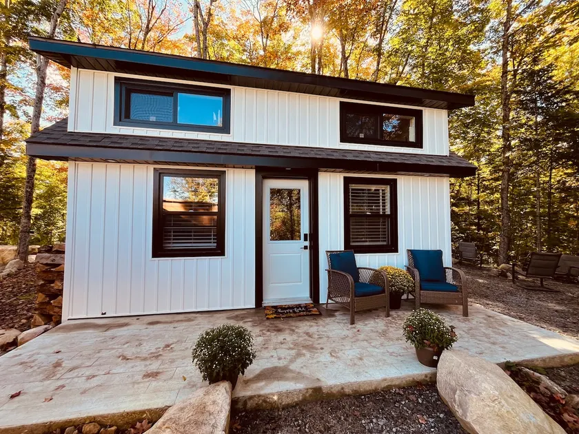 Almaguin Lake Retreat - Image 1