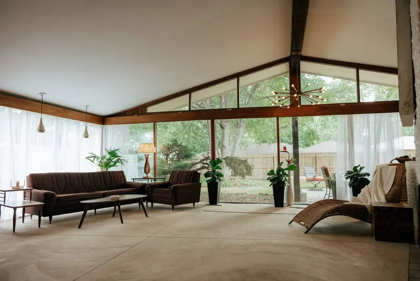 The Draper-MCM Spacious Ranch minutes to it all - Image 1