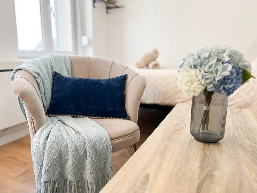 Modern & well-maintained • Fiber • Easy access - Image 1