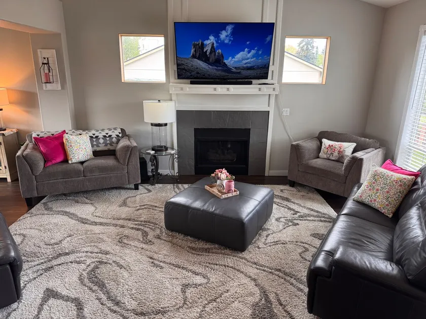 Charming 3BR Home in Canby - Image 1