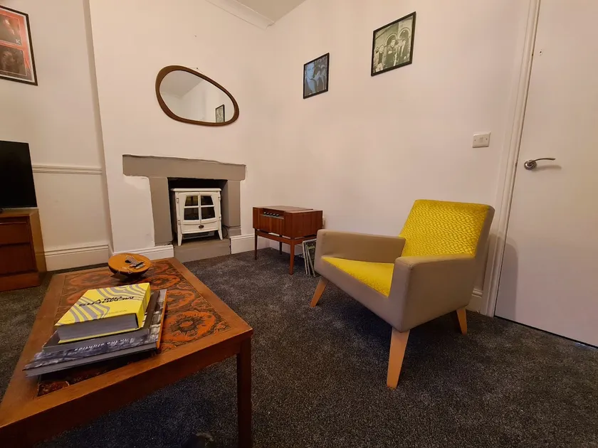 Rebel Rebel Apartment - Image 1