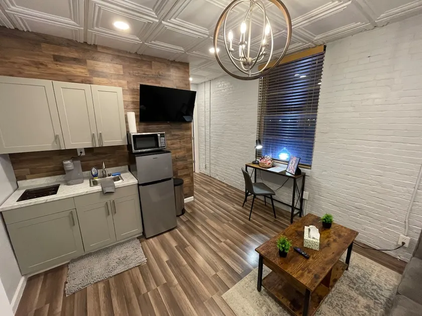 Modern downtown apartment in historic building - Image 1