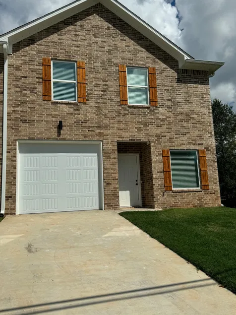 New Townhome: Central Location, Near Dining & I-30 - Image 1