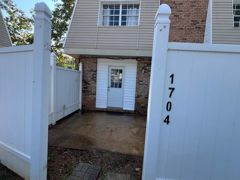 1704 Worker crash pad - Image 1