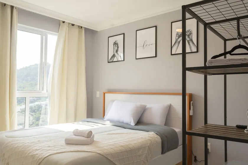 New 2-bedroom apartment, 9-minute walk to the beach - Image 1
