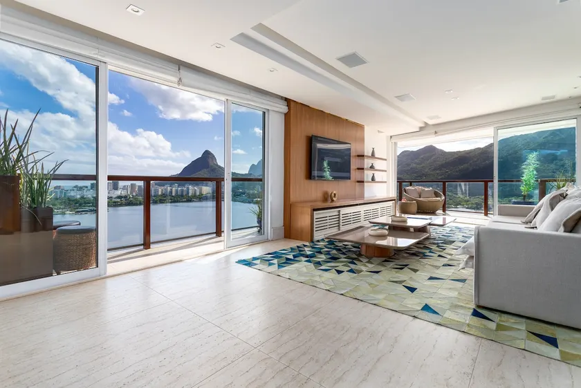 Luxury Stay in Lagoa: 2 Bedroom Panoramic Views - Image 1