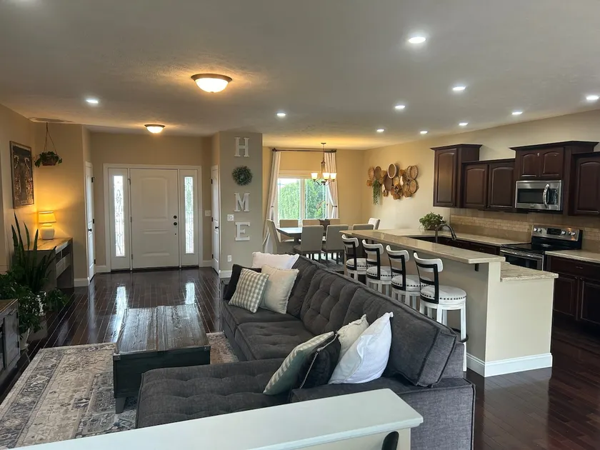 ”LightHouse Point” Luxury Home with Hot Tub & Gym! - Image 1