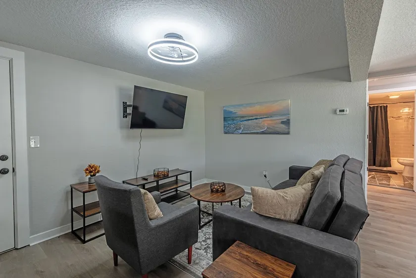 2BR/1BA Home. Minutes away from Mayo & Beaches - Image 1