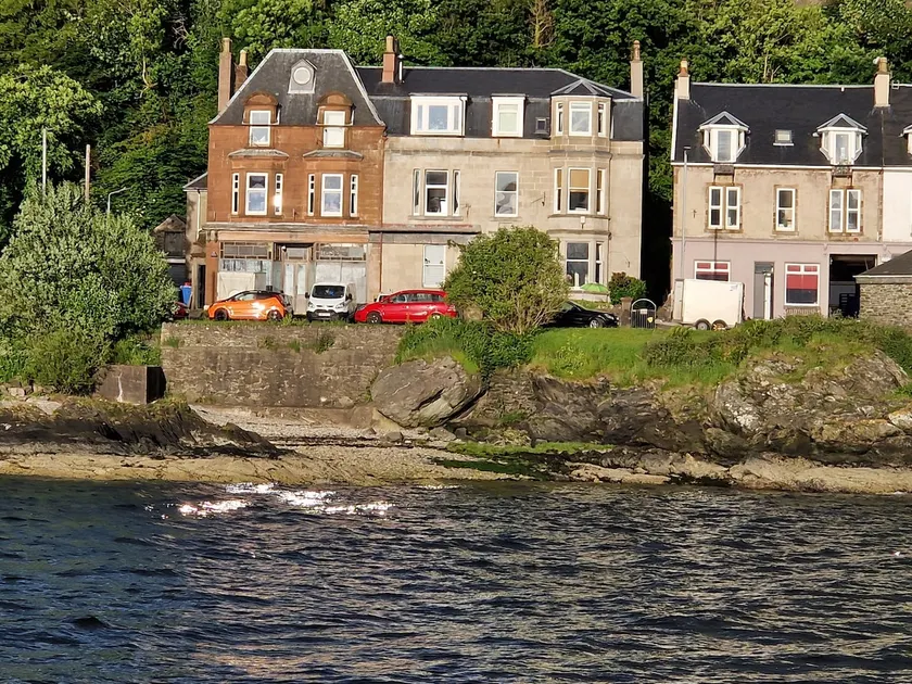 Fabulous Lochside Apartment - Image 1