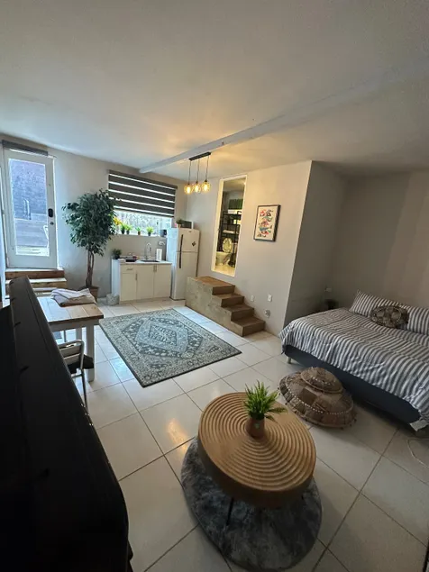 Downtown Studio w/ private Patio - Image 1