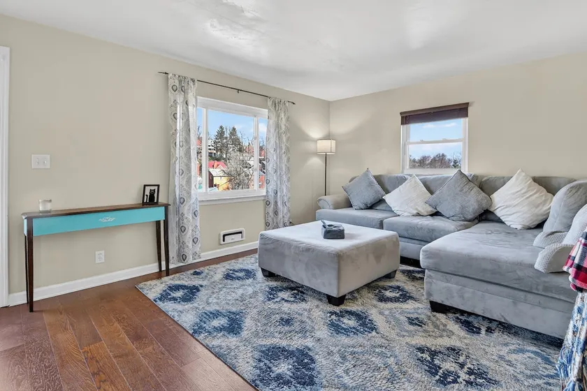 NFL Draft stay/sleeps 6/parking/10 mins to city - Image 1