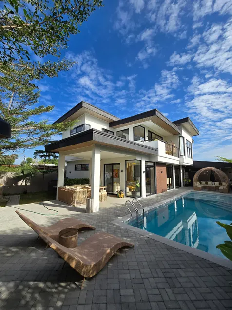 Esquina Casa' Private Staycation Home with Pool - Image 1
