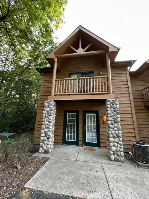Lazy Bear Lodge - Image 1