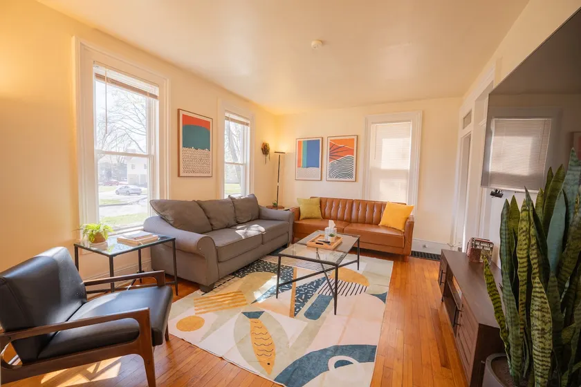 Bright & Warm House + Bikes Near Campus & Hospital - Image 1