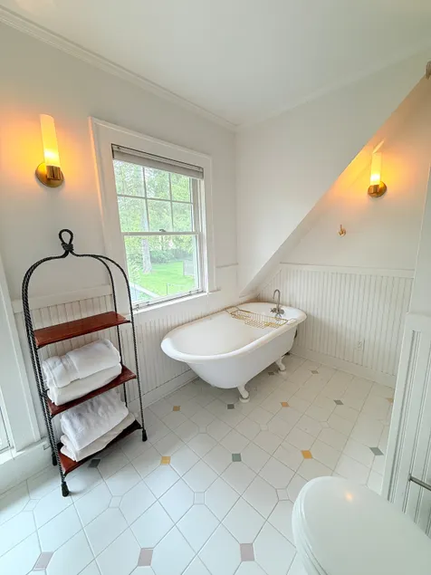 A Hallmark home close to everything! Best location - Image 1