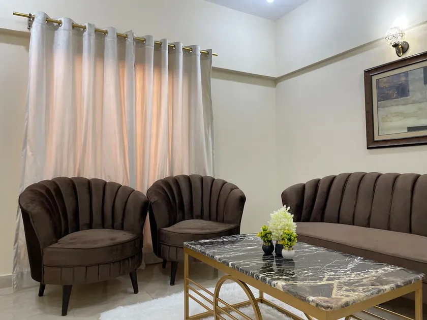 Secure 2BR Near Karachi Airport WiFi - Image 1