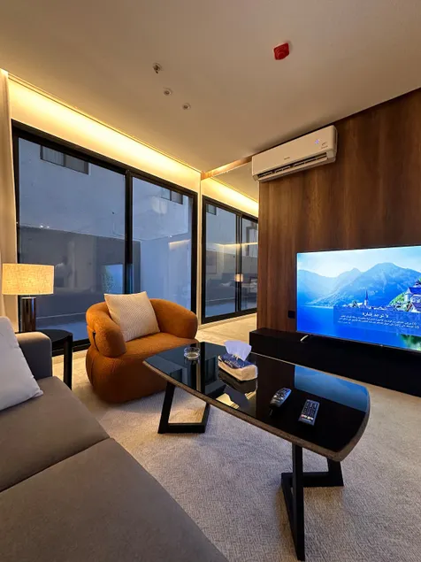 Spacious luxury suite with terrace in Malaga - Image 1