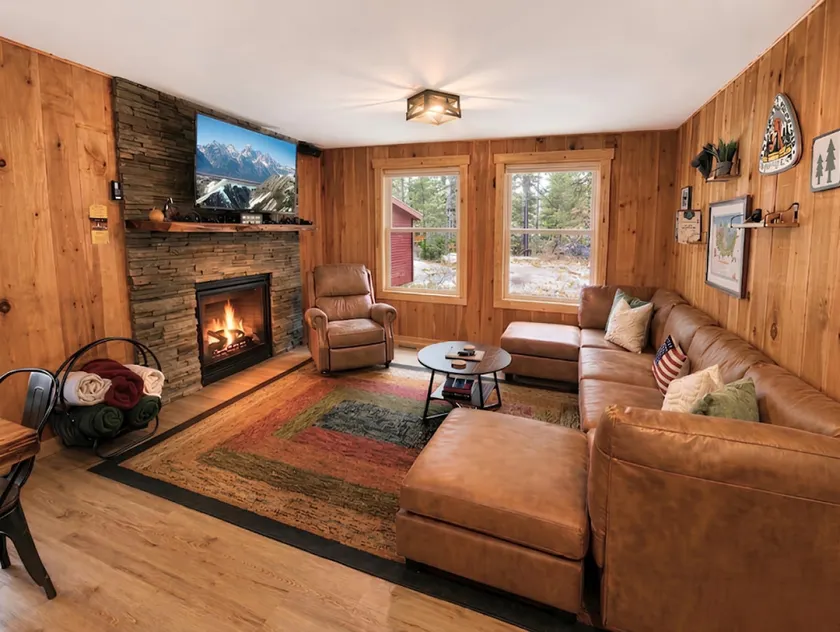 Luxe Lodge in the Woods! With Sauna & Hot tub - Image 1