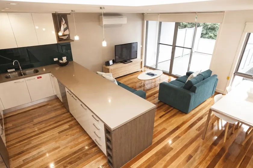 7 Falls House - Image 1