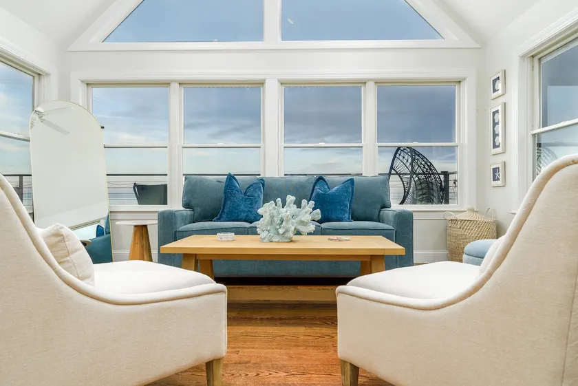 White Bird Beachfront. Dock available extra. - Image 1