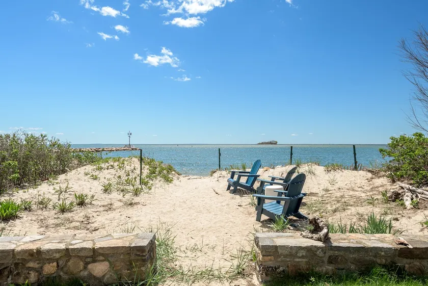 Blue Bird Beachfront home Dock available - Image 1