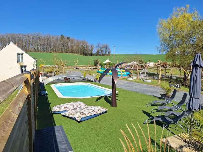 1 large cottage (white), swimming pool, 7 adults, 2 children, 1 baby - Image 1