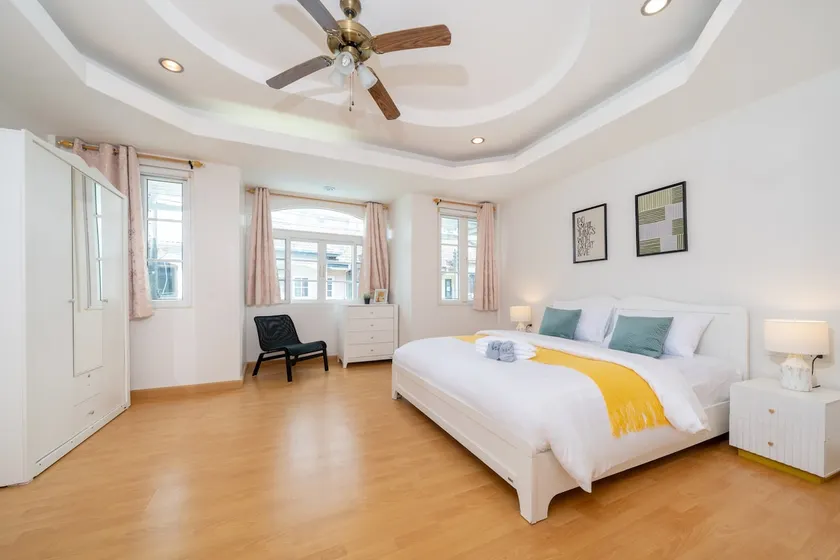 6BR spacious house Bangla Patong reach beach in5m - Image 1