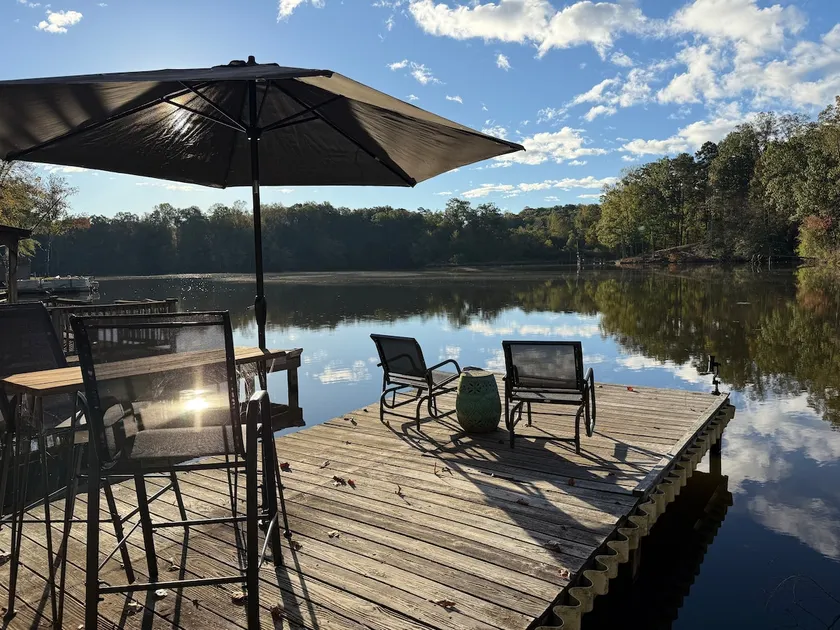 Romantic Lakefront House w/Dock and Stunning Views - Image 1