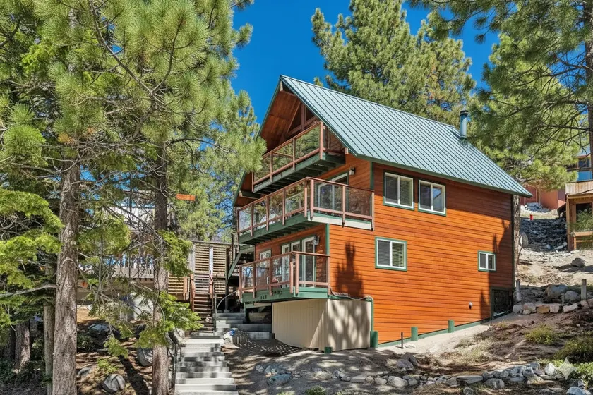 2100 Sq Ft Tahoe Chalet- Lake, Hiking, BBQ, Beach - Image 1