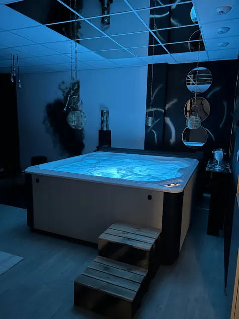 The sensual getaway, the love room of Epernay - Image 1