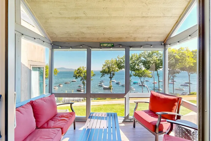 3 Bedroom lakeview townhouse! - Image 1