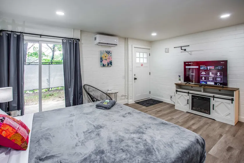 Newly Renovated Bright Studio - Image 1