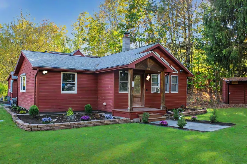 Stylish Mountain Cabin Close To Cherry Plain Park - Image 1