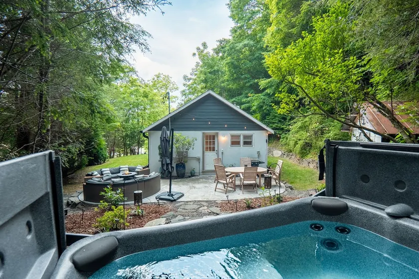 Cozy Cottage - Hot Tub, Outdoor Oasis - Image 1