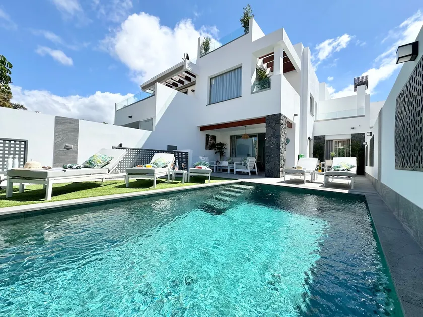 Welcome to Villa Bali a luxurious modern getaway - Image 1