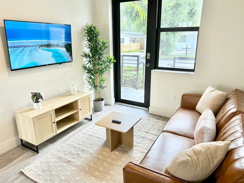 Luxury & Modern 1bed/1bath -KING bed #3 - Image 1