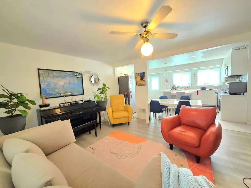 Quiet & Quaint 2 Bedroom 1 Bath with Yard - Image 1