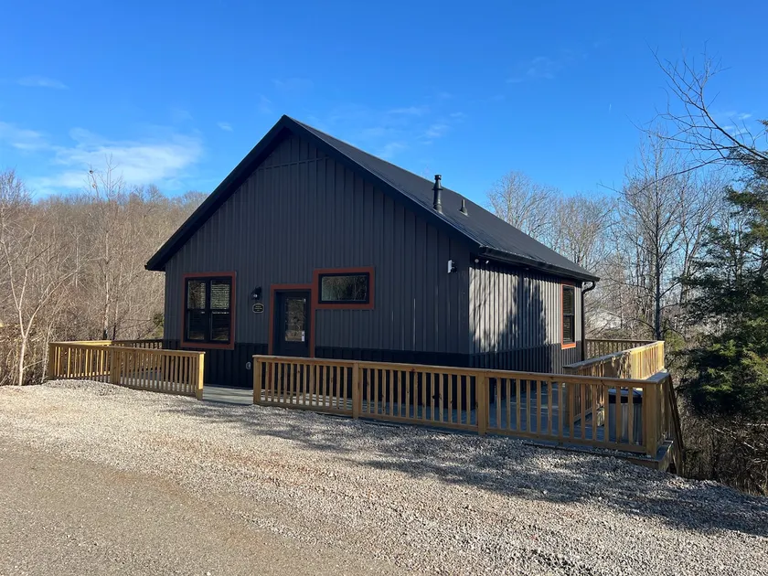 Creekside Luxury Cabin - Image 1