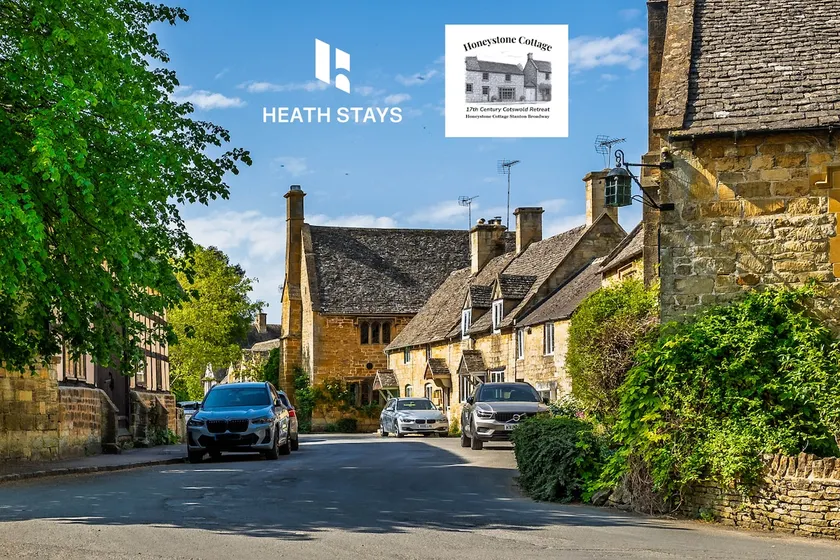 Stay Dream-Explore! 17th Century Gem Near Broadway - Image 1