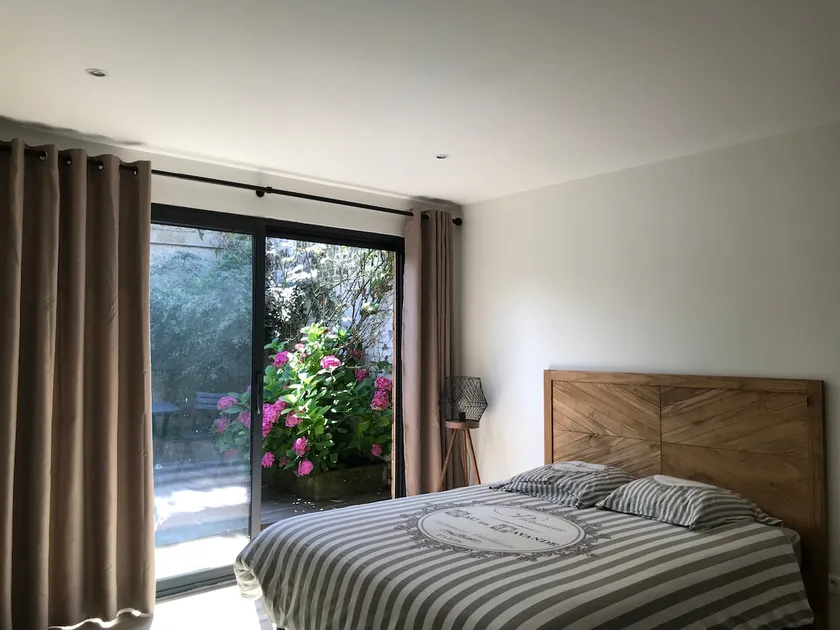 Relaxing ground floor apartment with spa and cinema, close to the train station - Image 1