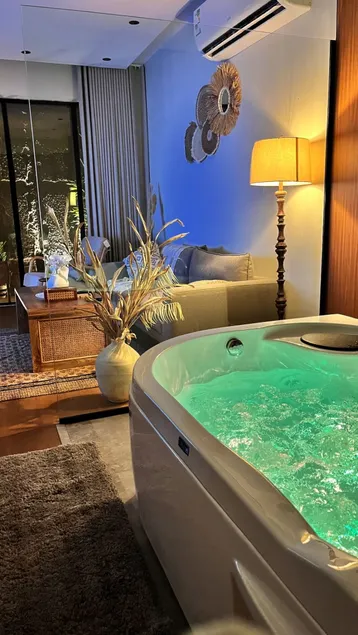 M15 rustic Bohemian-style room and lounge + massage jacuzzi (self check-in) - Image 1