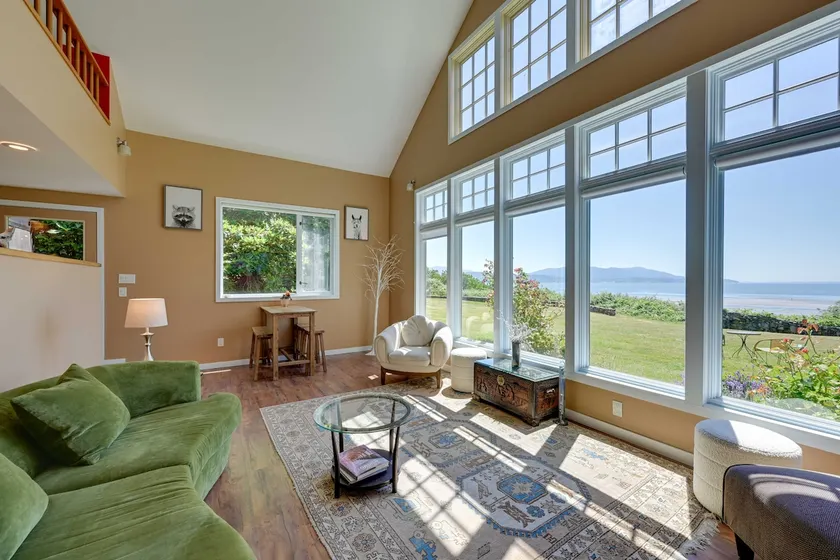 Waterfront Bellingham Bliss: Steps to Beach! - Image 1