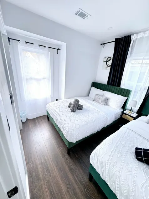 Paragon Home | Near NYC | EWR - Image 1