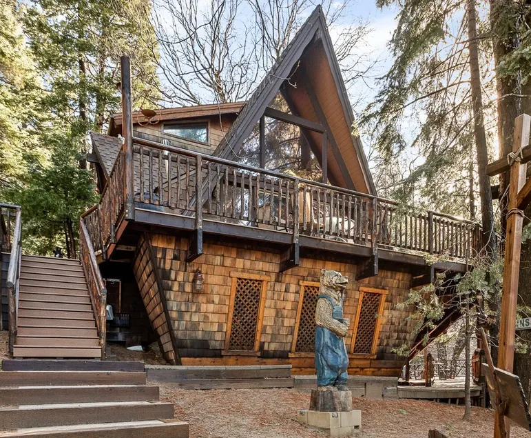 A-frame Hideaway 3 Bedroom Cabin - Image 1