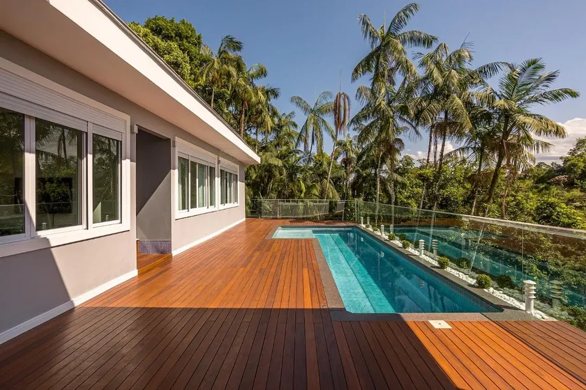 High standard house with heated pool and bathtub - Image 1
