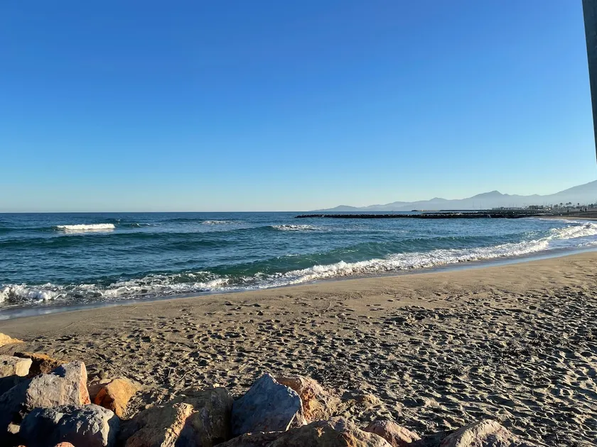 1-Bedroom Apartment with Sea View, Beach 50 m away, Air Conditioning, 2 Private Parking Lots - Image 1