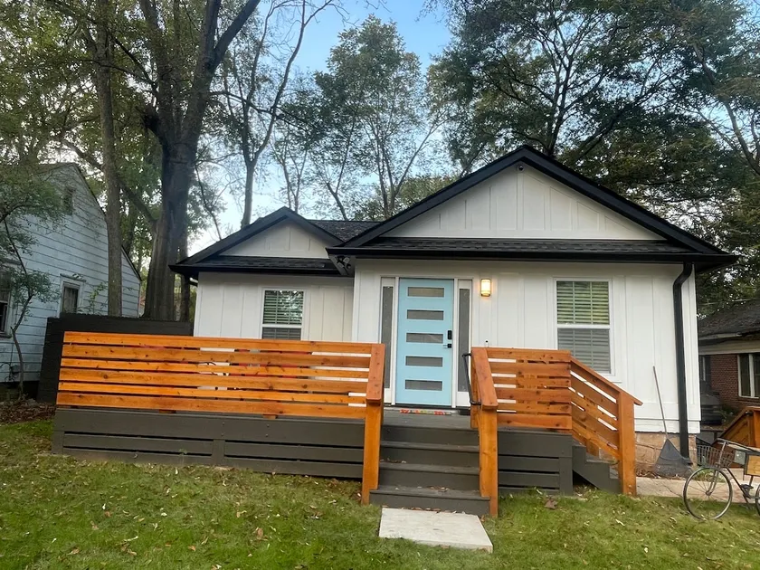 Glenwood's Little House - Image 1