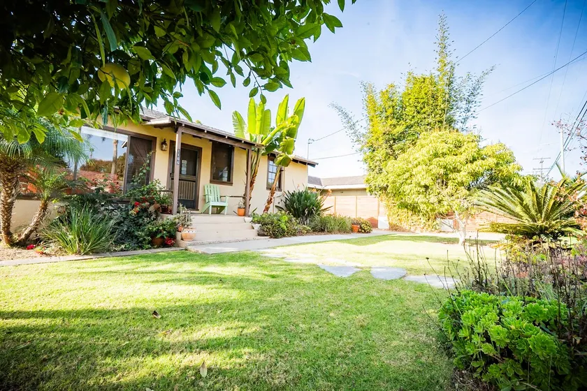 Cozy 2-Bedroom Home Just Blocks from the Beach - Image 1