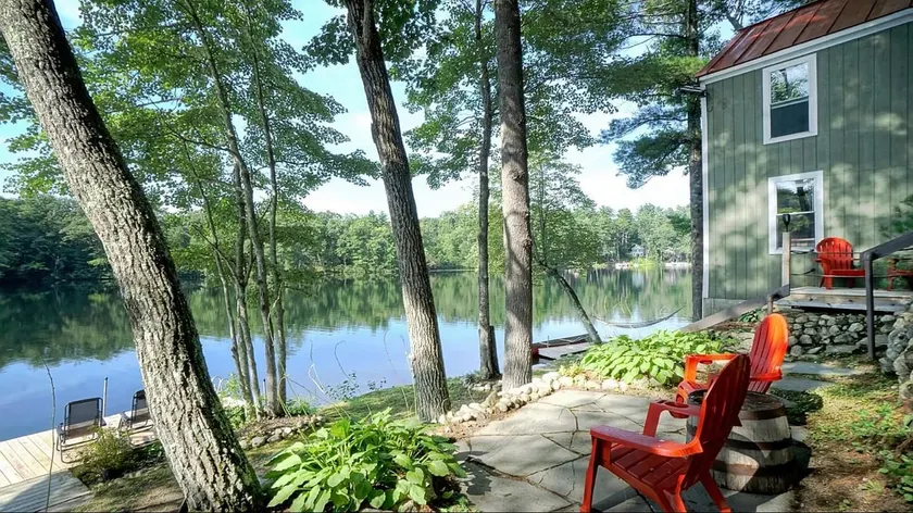 Cozy Waterfront Maine Retreat - Image 1